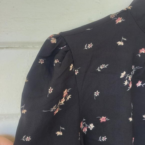 Unique Floral Blouse 3/4 Length Sleeve Button and Tie Neck Detail Size Small - Picture 4 of 8